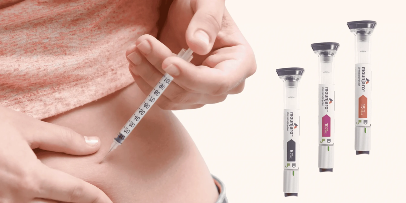 A professional medical professional showing a Mounjaro injection pen to a patient to explain the mounjaro cost and treatment plan